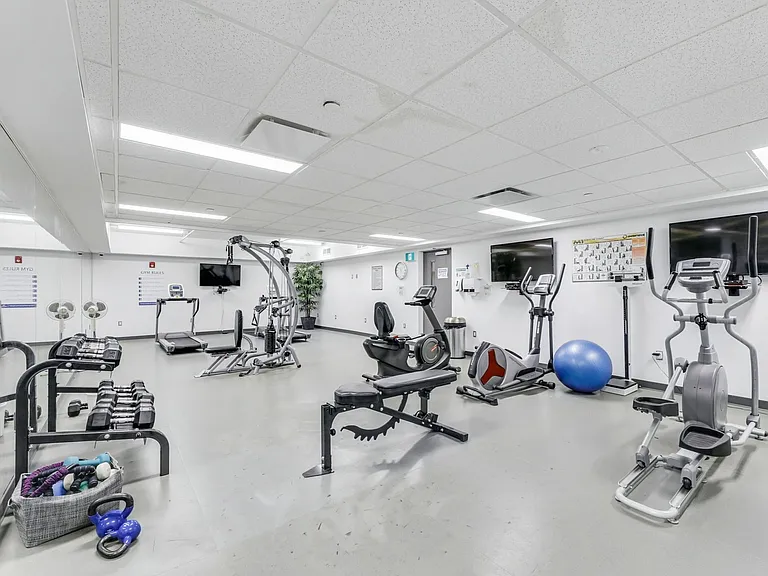 325 Lakeview Dr — Photo 24