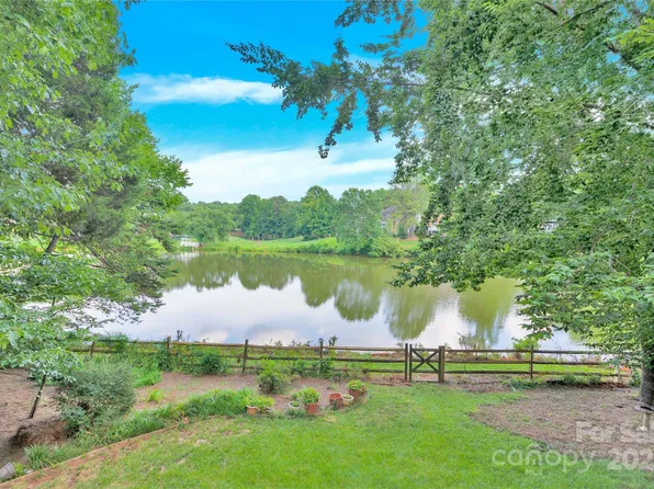 5015 Foxbriar Trl, Charlotte, NC 28269