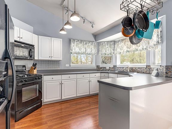 3rd image of 4410 Willowbend Dr