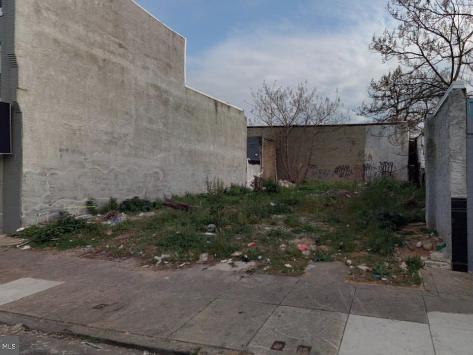 2nd image of 1013 W Huntingdon St