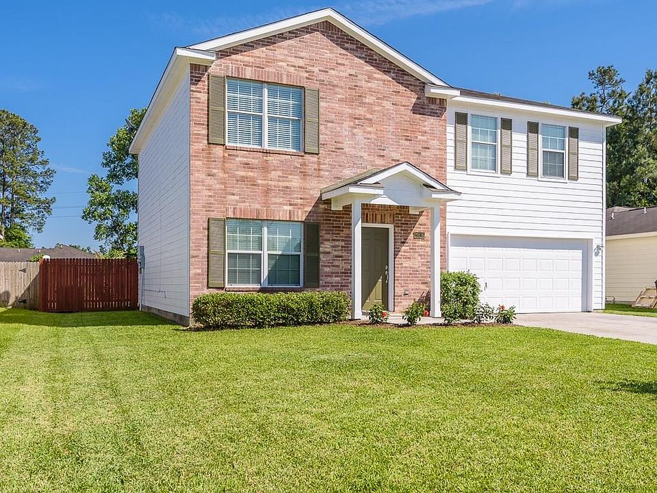 This pretty 2 story home as had no flooding. The owner just finished recent remodeling and the home is move in ready!