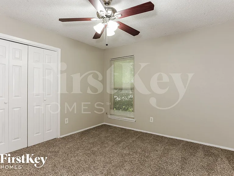604 Circleview Dr — Photo 10