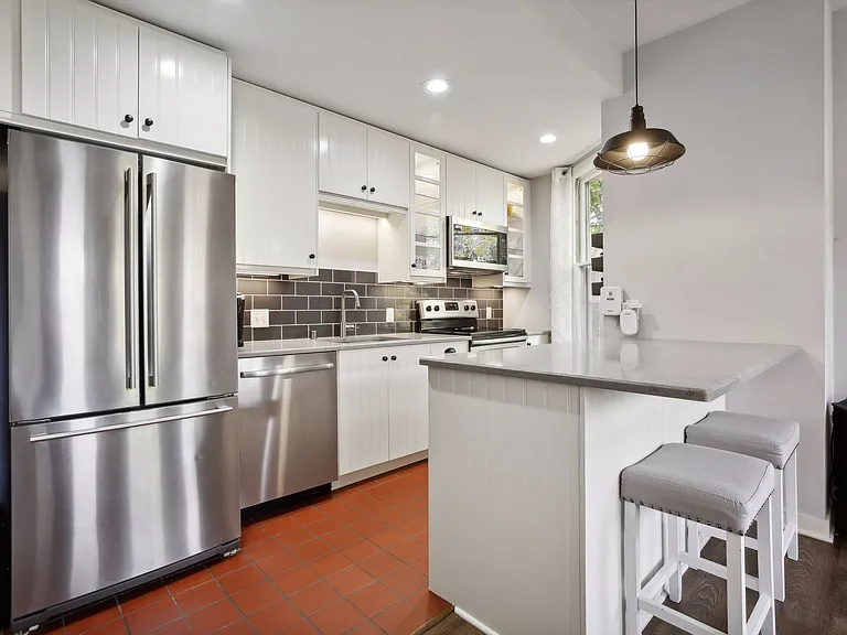 570 Selby Ave #2 — Photo 3