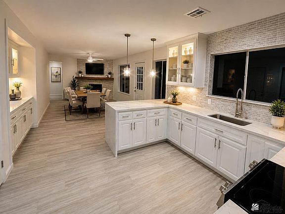 4th image of 2536 S Parkwood Dr