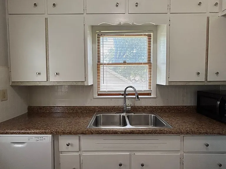 3516 N 47th Ave — Photo 11