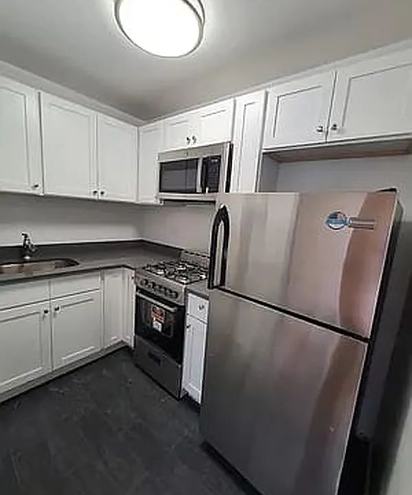 2nd image of 950 E 14th St APT 4E
