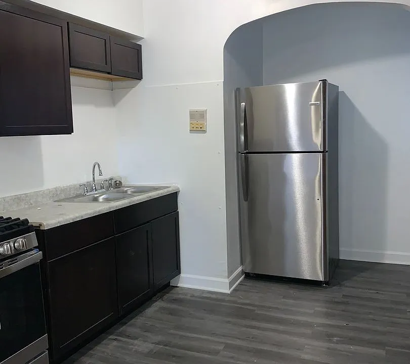2900-04 N Laramie Avenue W George St #5200-06