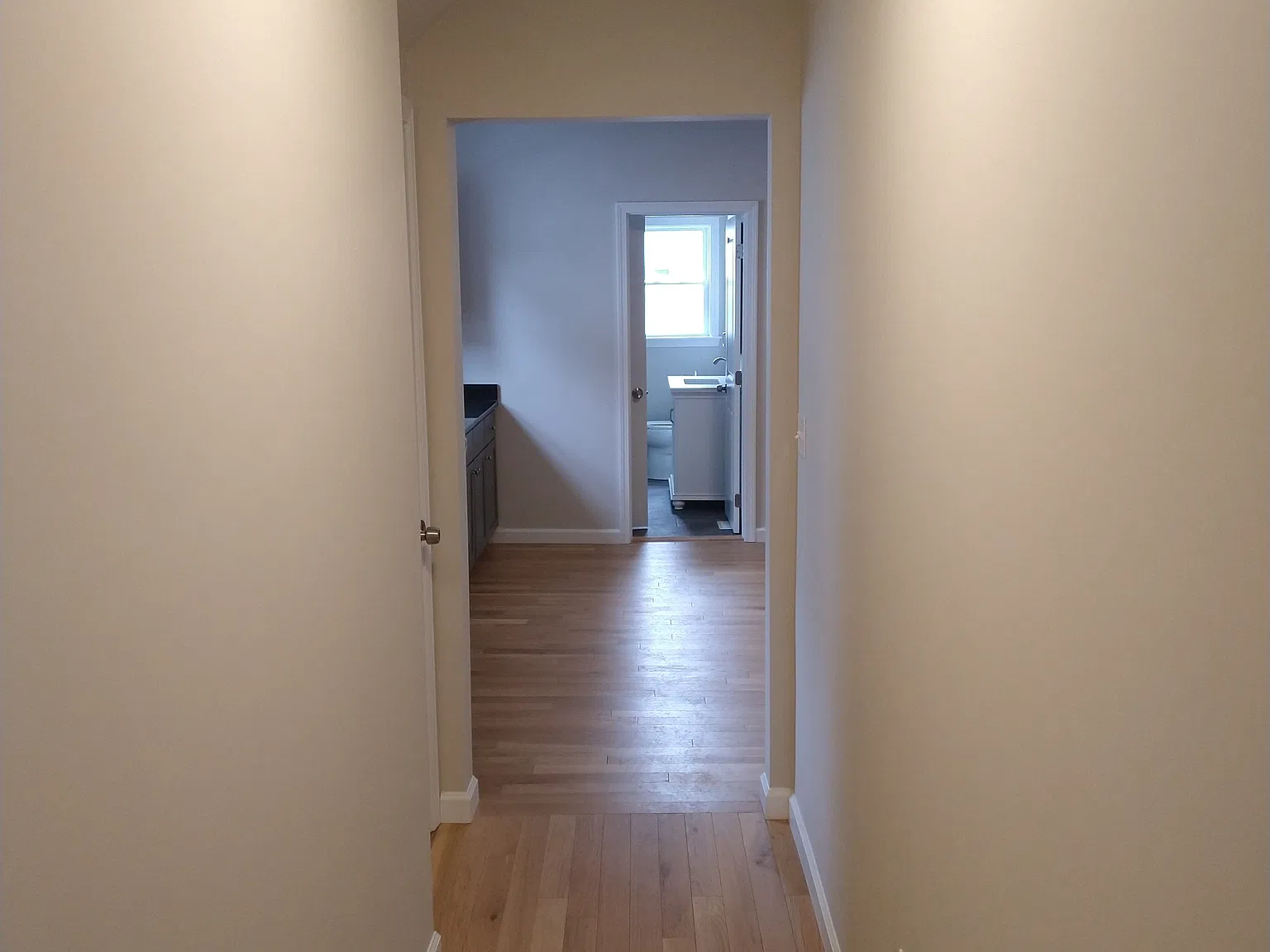 2 bed, 900 sqft, $2,000 — Photo 2