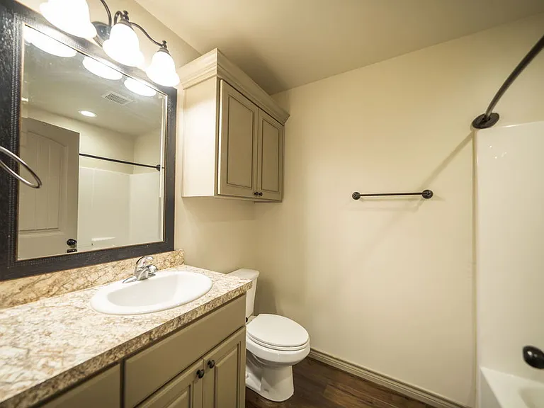 7904 Avenue L — Photo 13