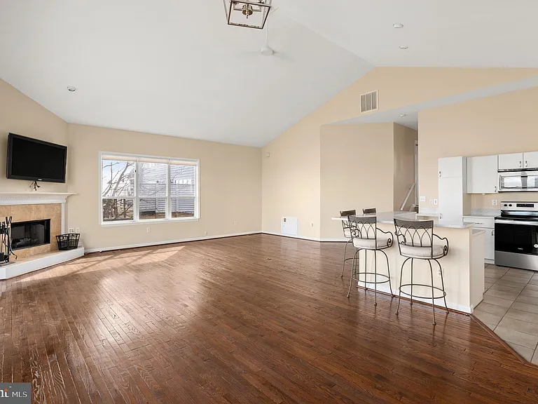 3563 Narragansett Ave — Photo 11