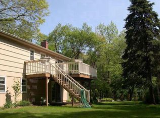 32 Milford Rd, Guilford, CT 06437