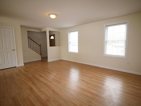 5th image of 24 Cat Tail Cir