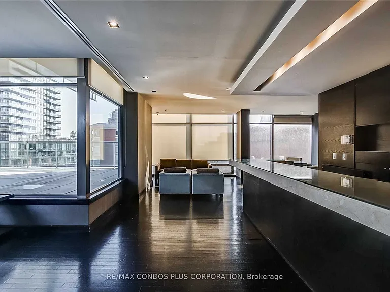 18 Yorkville Ave #2505 — Photo 39