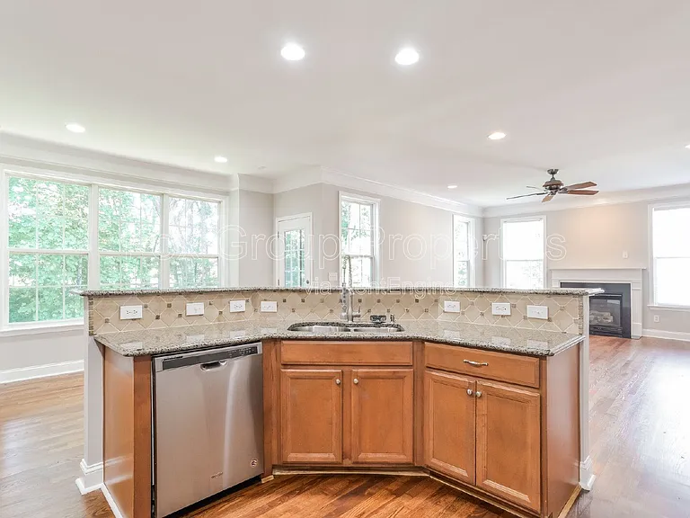7356 Sedgebrook Dr W — Photo 15
