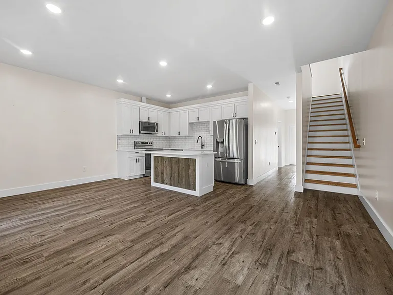 32 Beverly Hills Dr — Photo 12