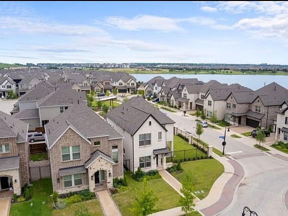 3rd image of 711 Prairie Falcon Dr