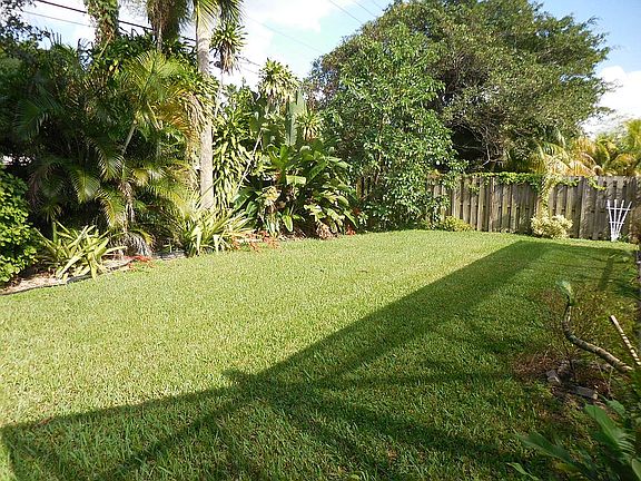 5th image of 9261 NW 18th St