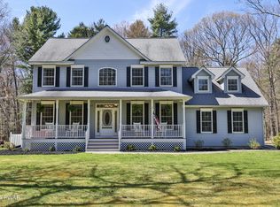 106 Sunflower Ct, Milford, PA 18337