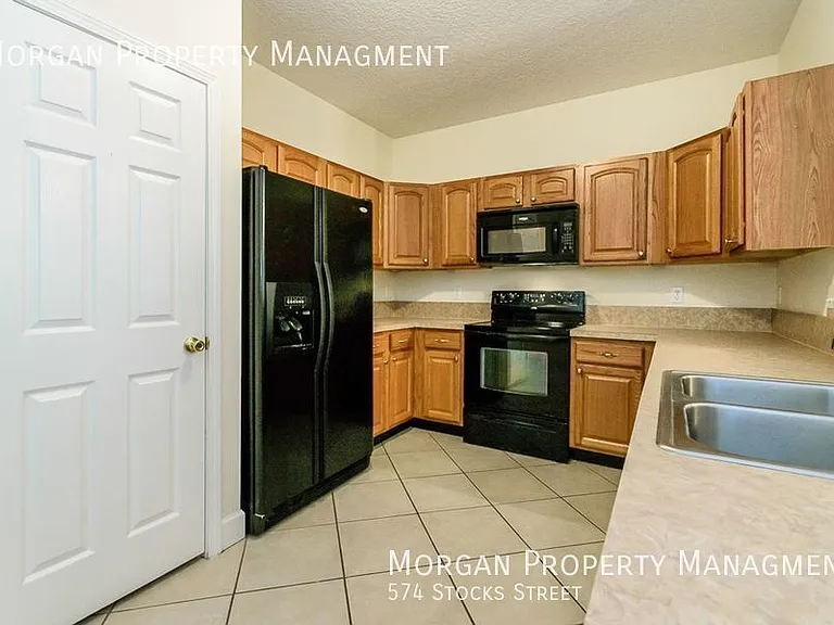 574 Stocks St — Photo 6
