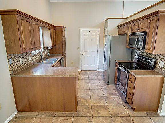 3rd image of 8690 Silvercreek Ct