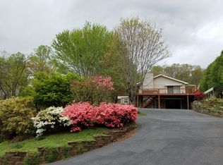 172 Riddle Rd, Swannanoa, NC 28778