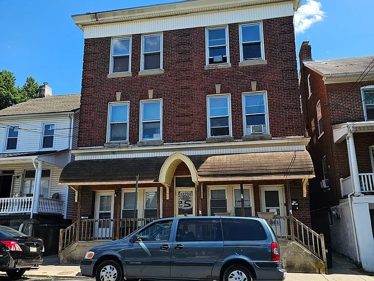 266-268 E Walnut St — Photo 6