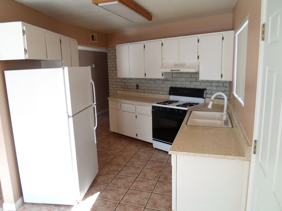 2nd image of 4688 Tamalpias Ave