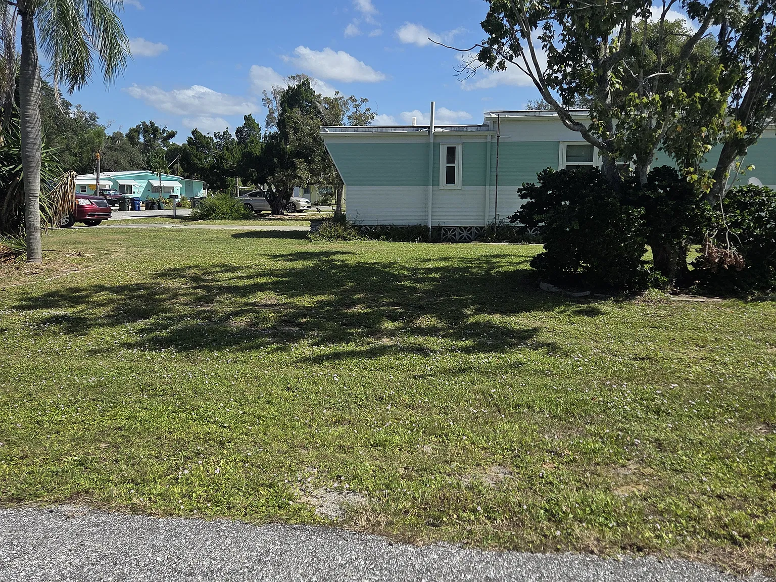 2 bed, 1.5 bath, 719 sqft, $1,490 — Photo 3