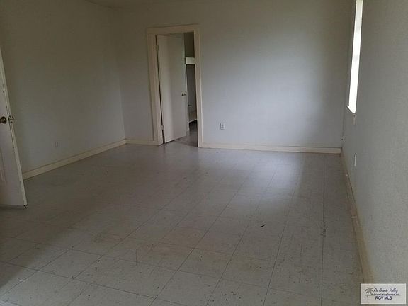 3rd image of 1022 W Saint Francis St