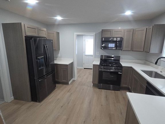 2nd image of 20925 Ridgemont Rd