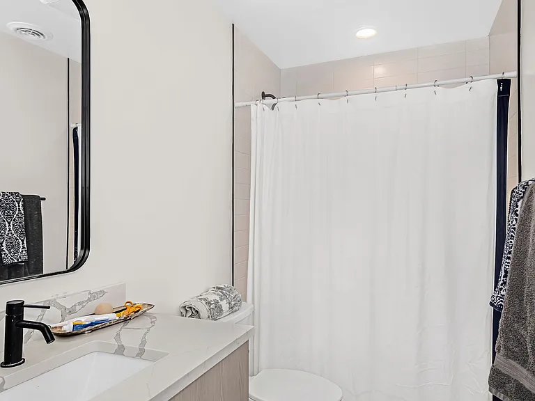 1218 W Lexington St — Photo 44