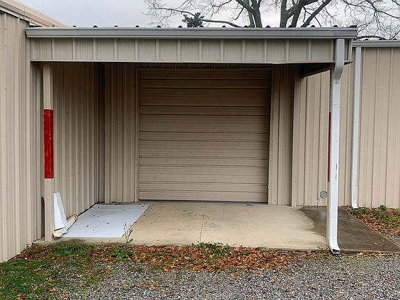Side loading dock