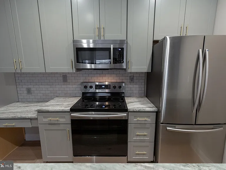 1411-1 Walnut St #201 — Photo 7