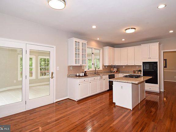 4th image of 6104 Oakengate Way