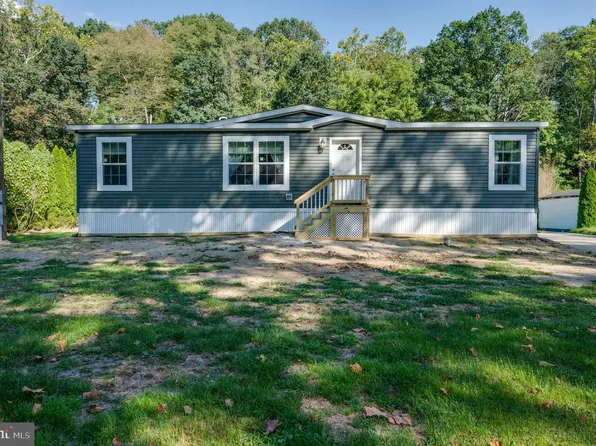 875 Mohrsville Rd, Shoemakersville, PA 19555