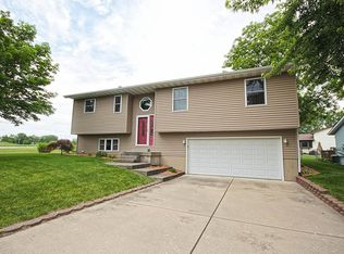 2797 Deerpath Park Dr, Decatur, IL 62521