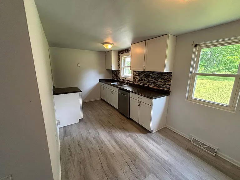 1114 Prince Dr — Photo 5