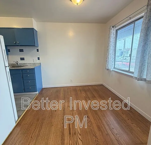 2400 39th Ave #2 — Photo 2