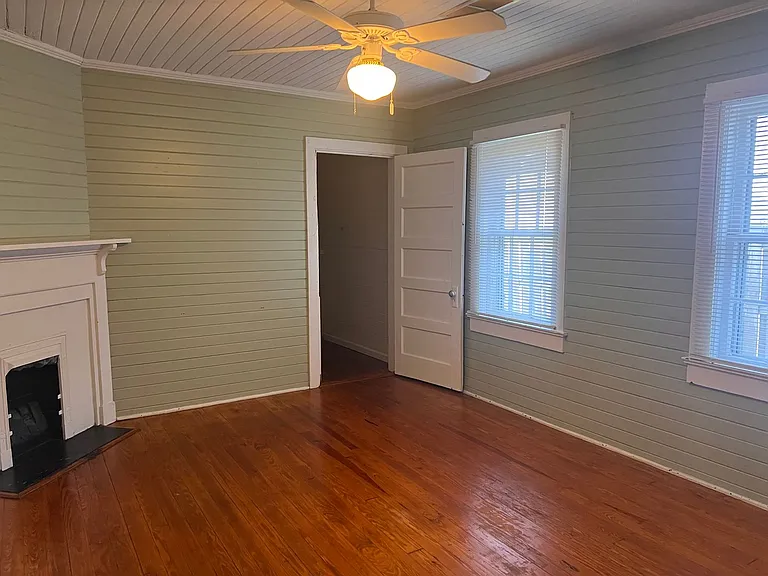 223 Holt St — Photo 8
