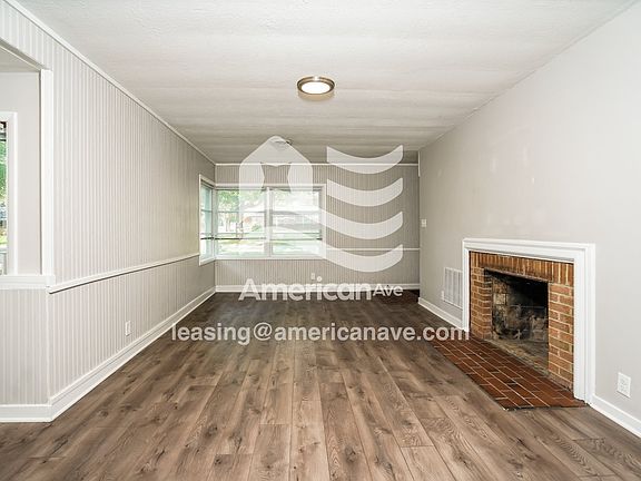 1366500_004_living_room_13980778.jpg