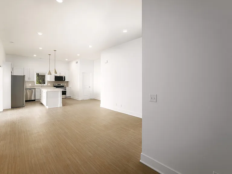Motif - Entry-Living