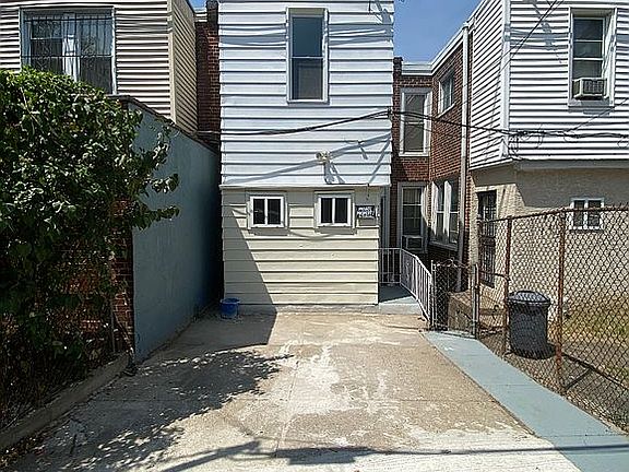 3rd image of 222 E Albanus St