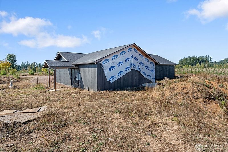 4th image of 158 Macomber Road W