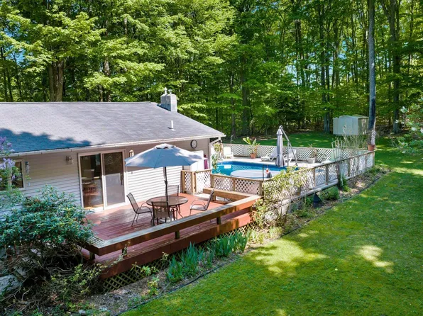 2057 Glory Rd, Frankfort, MI 49635