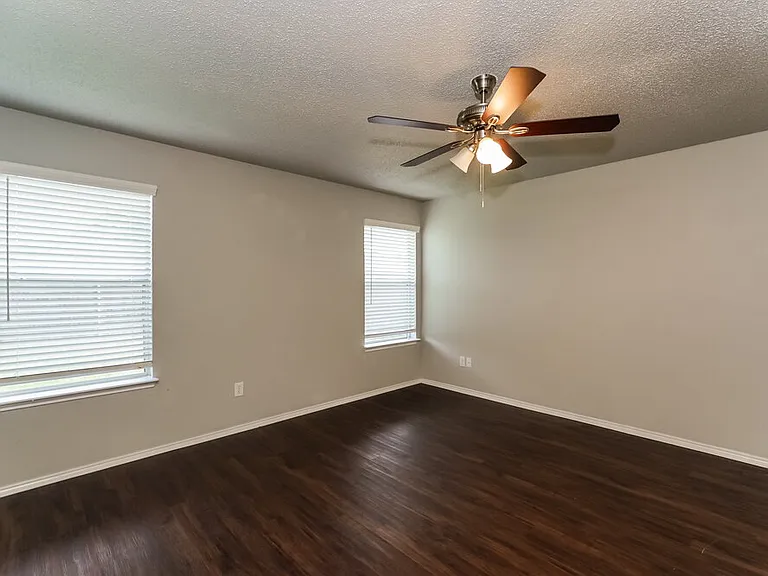 1121 Sandalwood Dr — Photo 10