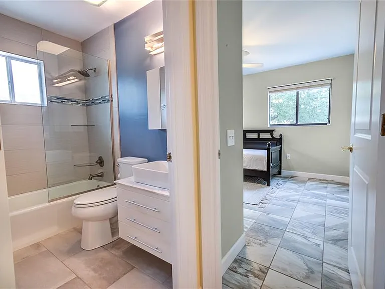 600 Carriage House Ln #201 — Photo 17