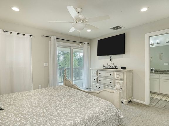 5th image of 103 W Wilbarger St