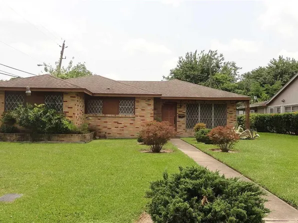 5874 Thrush Dr, Houston, TX 77033