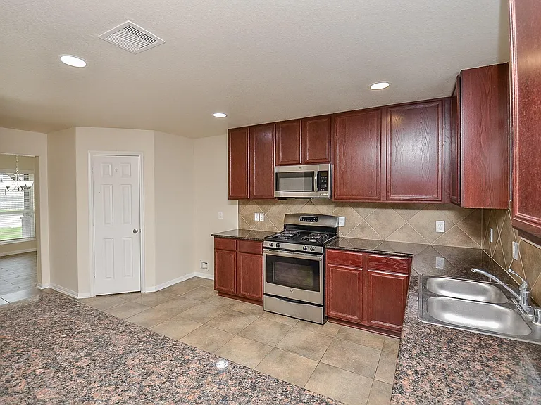 21610 Yeaney Dr — Photo 11