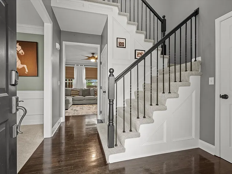 1002 N Clinton St — Photo 4